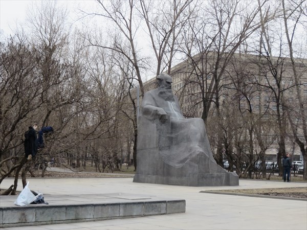 128-Памятник Л.Н. Толстому